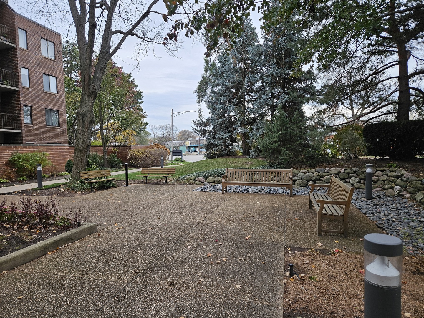 2150 Bouterse Street, Unit 106 Park Ridge, IL 60068 - Photo 4 of 25 a view of a backyard with sitting area