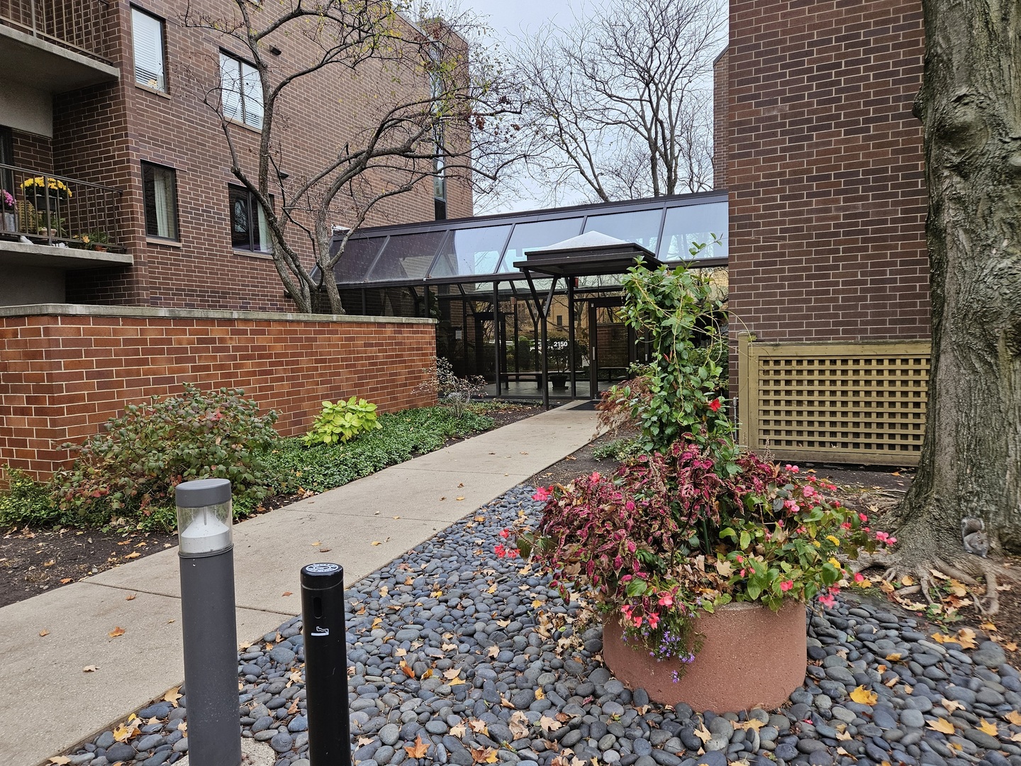 2150 Bouterse Street, Unit 106 Park Ridge, IL 60068 - Photo 5 of 25 a view of a backyard with plants