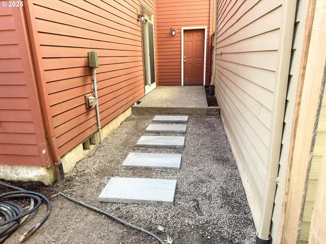 a view of a backyard with pathway