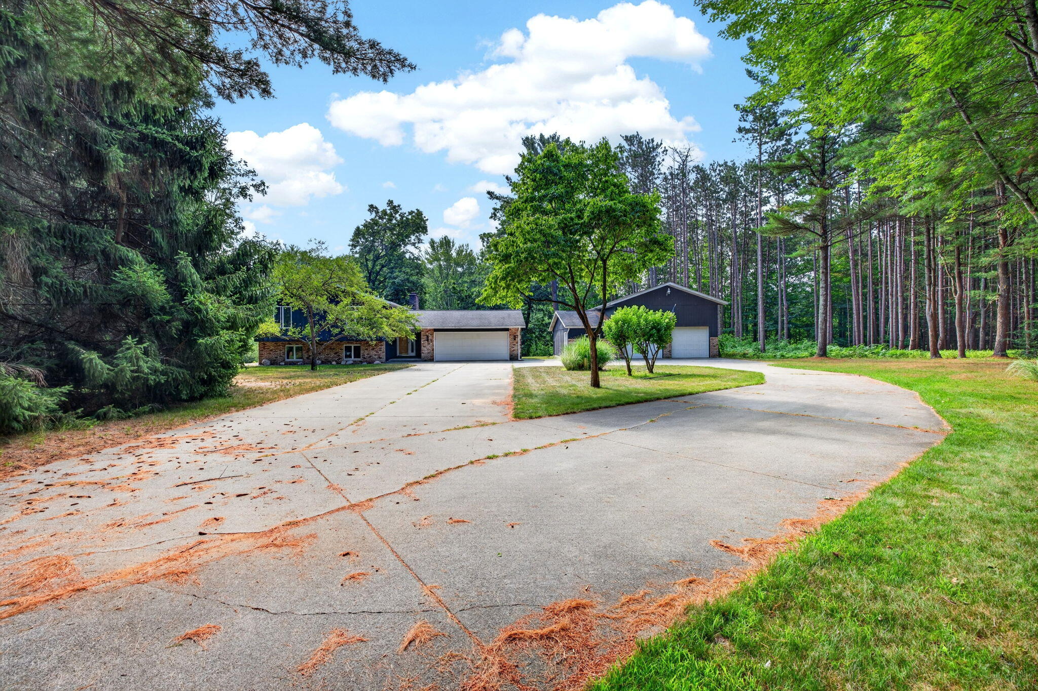 2515 West Giles Road Muskegon, MI 49445 - Photo 1 of 71 2-web-or-mls-1G1A3997