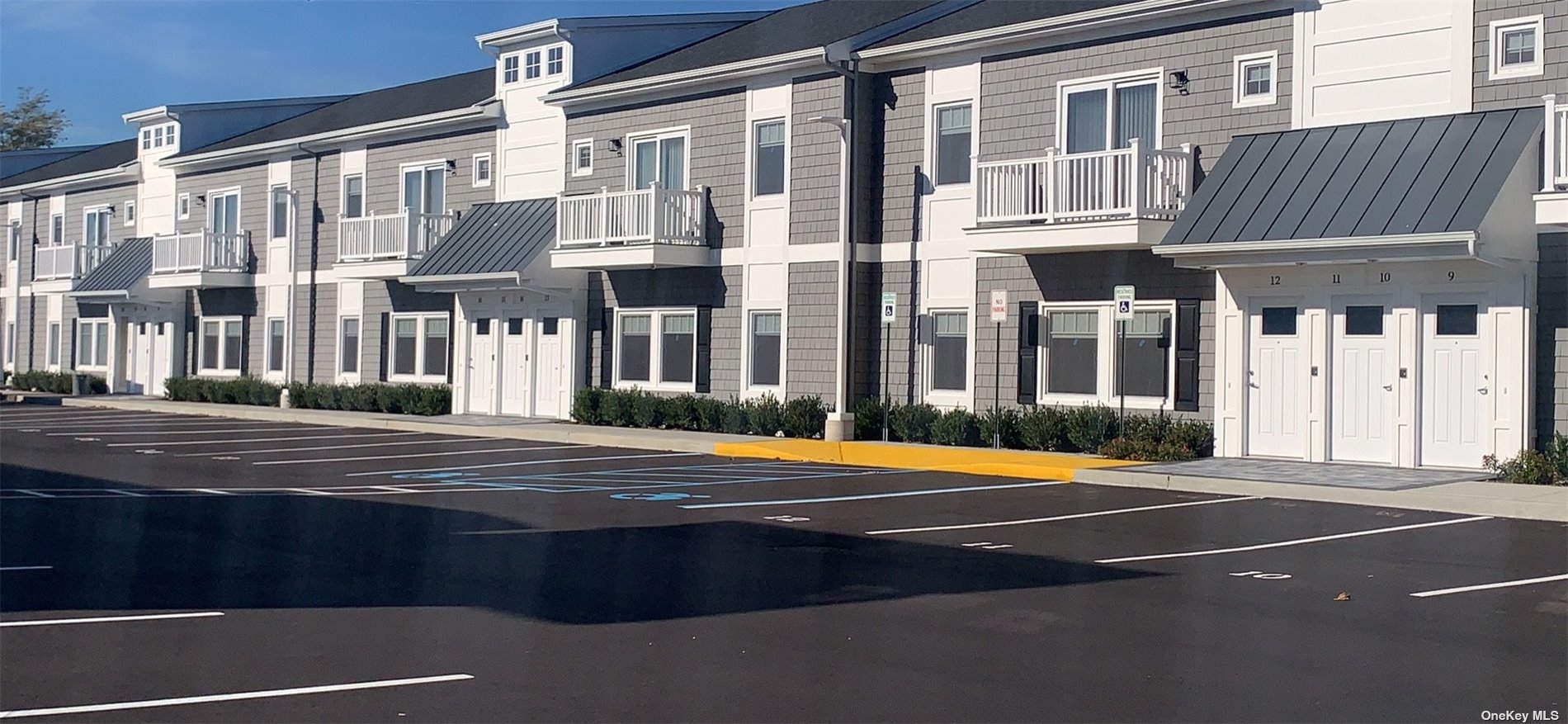 515 Jackson Avenue, Unit 18, Lindenhurst, NY 11757 Compass