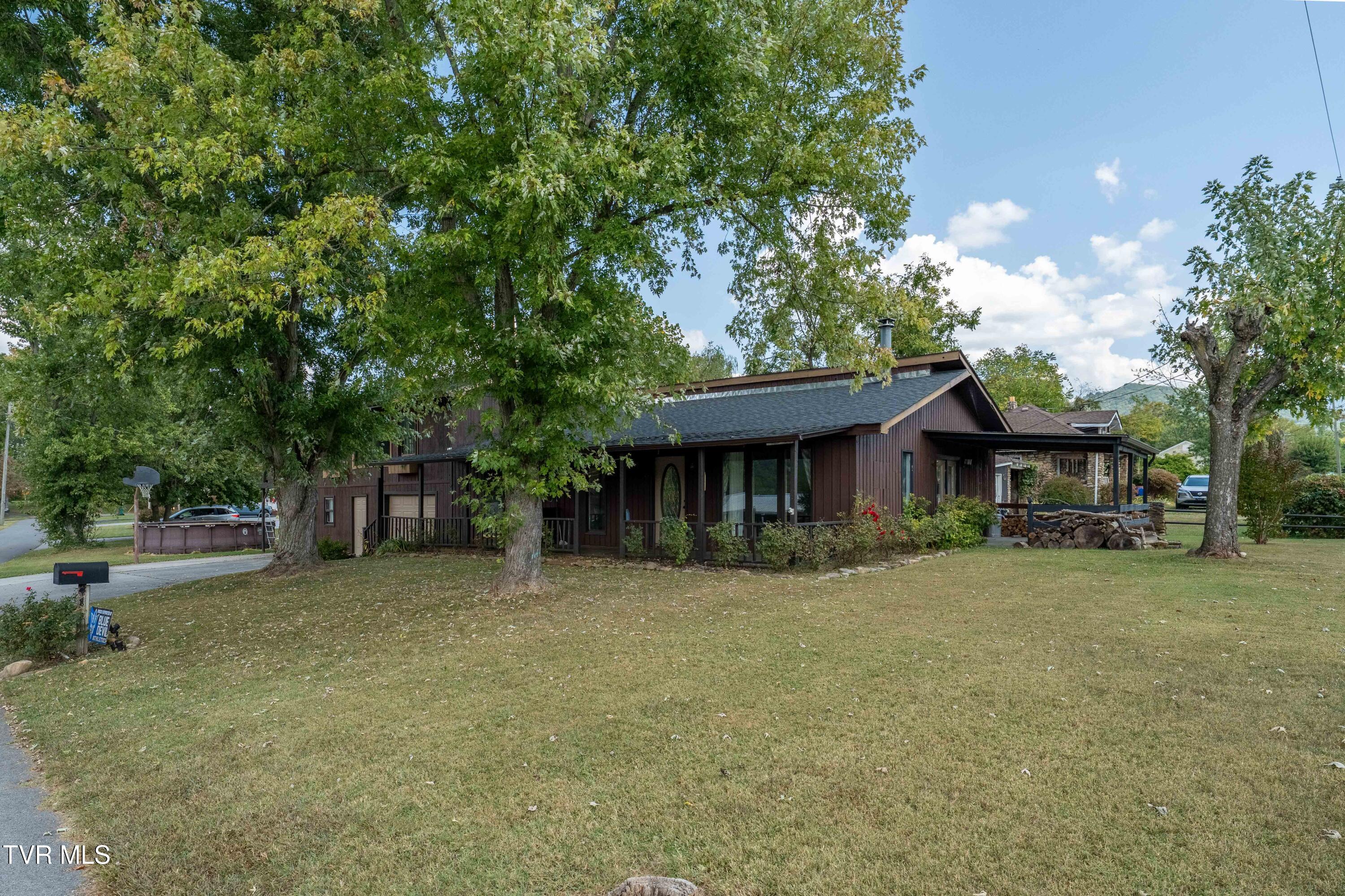 419 Rock Creek Road Erwin, TN 37650 - Photo 3 of 40 419 Rock Creek Rd (3 of 55)