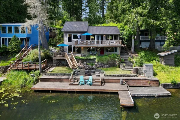 a view of a house with swimming pool