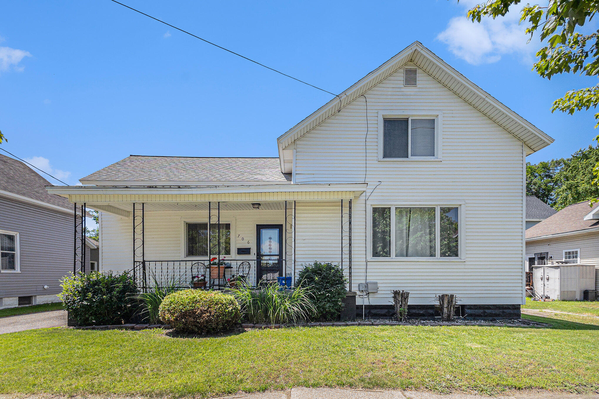 706 Ramsdell Street Manistee, MI 49660 - Photo 1 of 17 002__42a0129_797