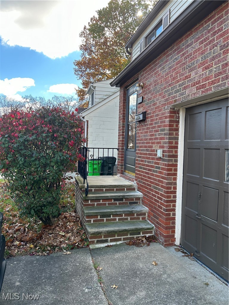 1094 Plainfield Road Cleveland, OH 44121 - Photo 41 of 41 View of doorway to property