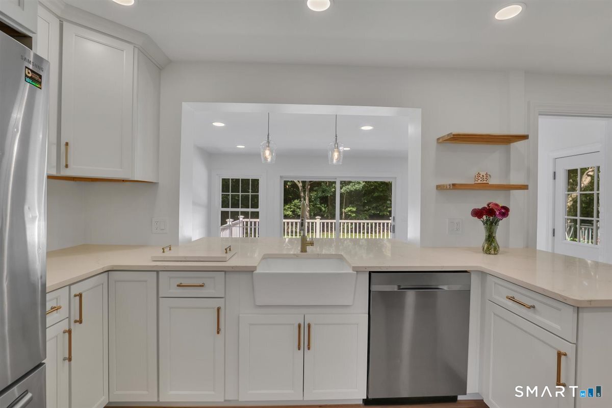 147 Ridge Road Middletown, CT 06457 - Photo 12 of 37 Gallery Image 12