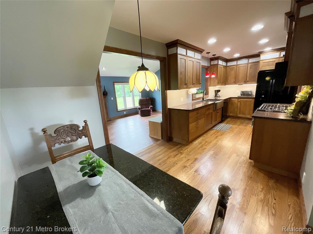 7094 Reid Road Swartz Creek, MI 48473 - Photo 6 of 38 Gallery Image 6