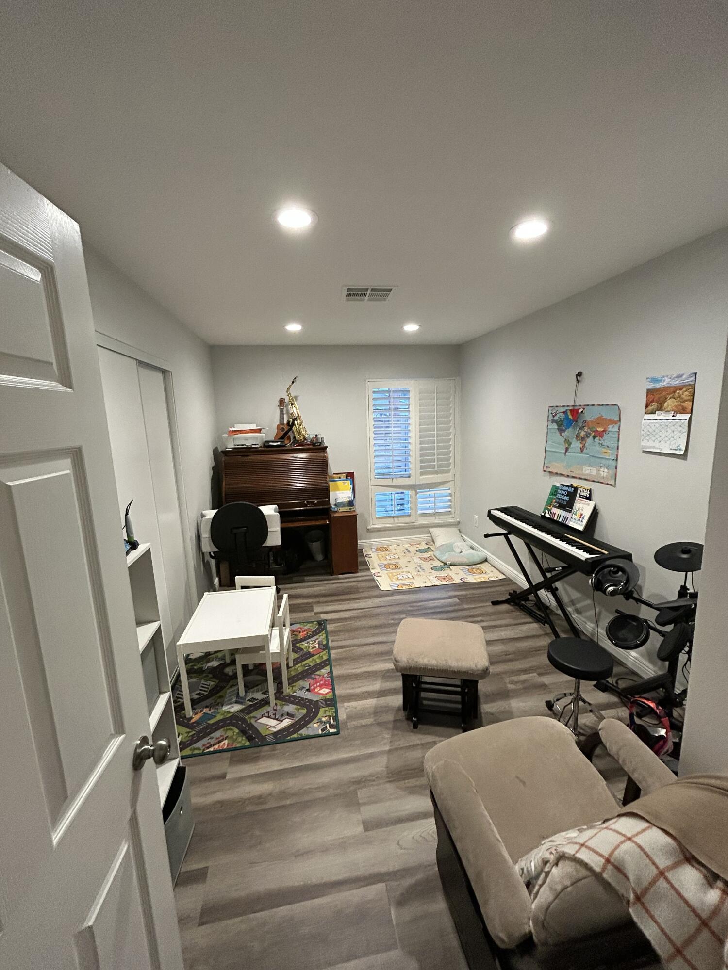 11228 Cameron Drive Riverside, CA 92505 - Photo 14 of 28 a room with furniture and gym equipment