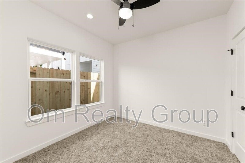 4705 Idaho Street Houston, TX 77021 - Photo 2 of 13 a view of an entryway