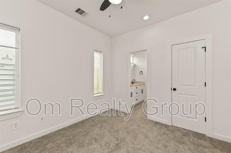 4705 Idaho Street Houston, TX 77021 - Photo 7 of 13 a view of a room with a window