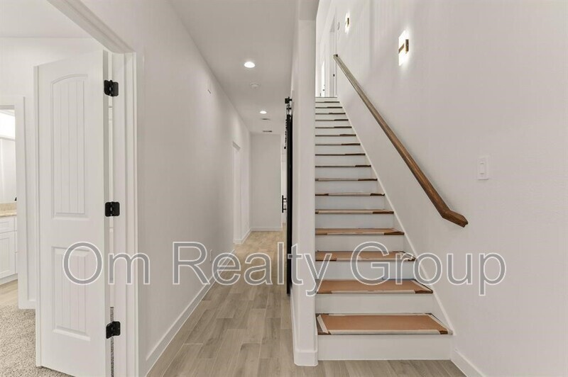 4705 Idaho Street Houston, TX 77021 - Photo 8 of 13 a view of entryway with wooden floor