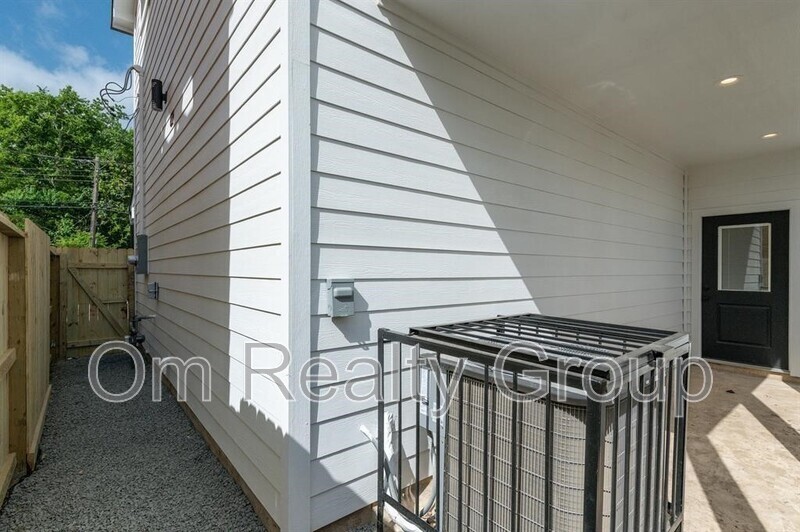 4705 Idaho Street Houston, TX 77021 - Photo 10 of 13 a view of staircase