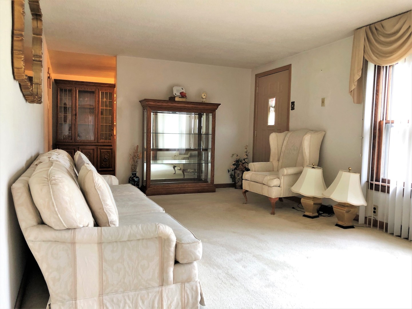 715 Water Street Joliet, IL 60436 - Photo 8 of 21 a living room with furniture and a window