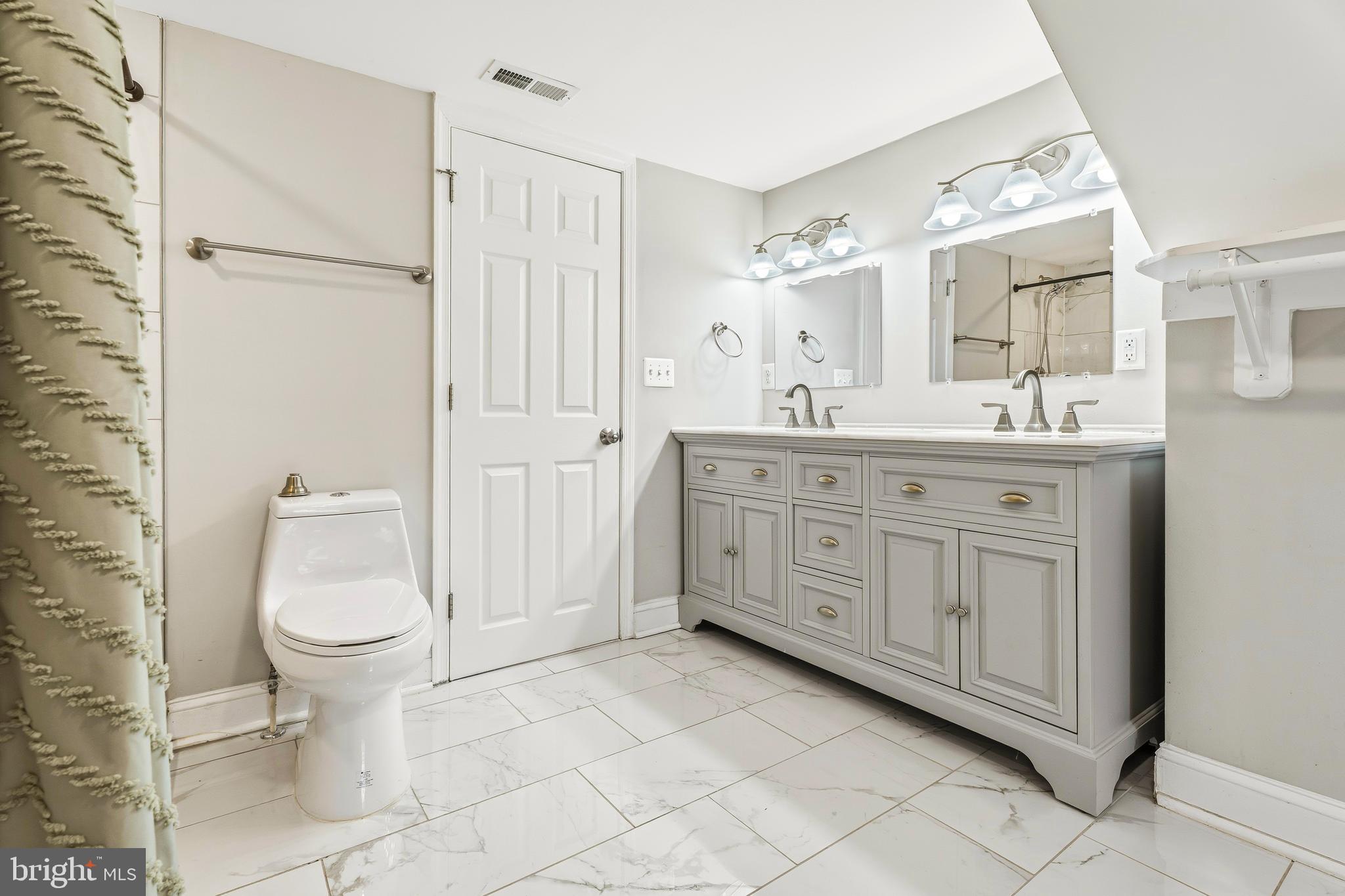 8000 Oakleigh Road Baltimore, MD 21234 - Photo 22 of 37 Hall Bath level 2
