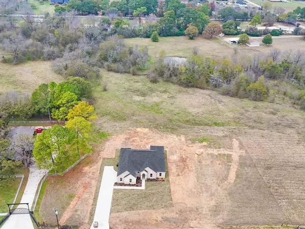 a view of a house with a big yard