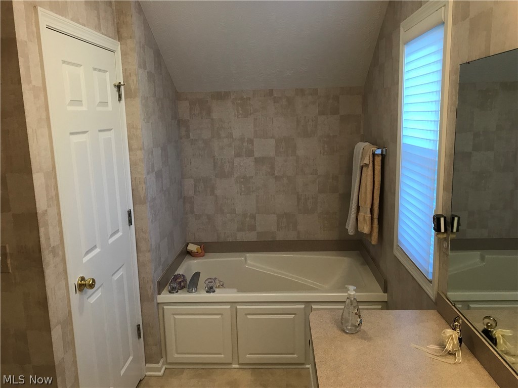 5958 Ravine Boulevard Parma, OH 44134 - Photo 27 of 35