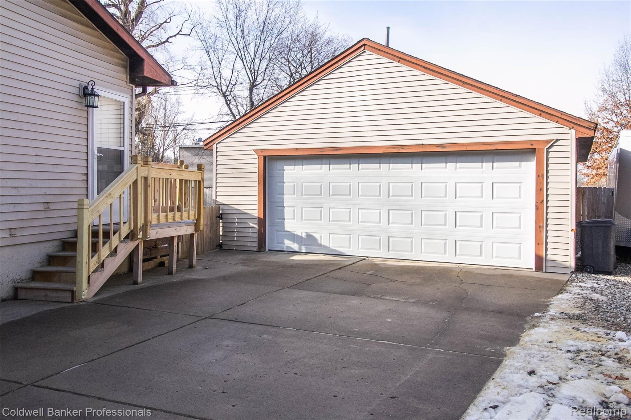 2550 Simpson Drive Rochester, MI 48309 - Photo 29 of 39 51.jpg