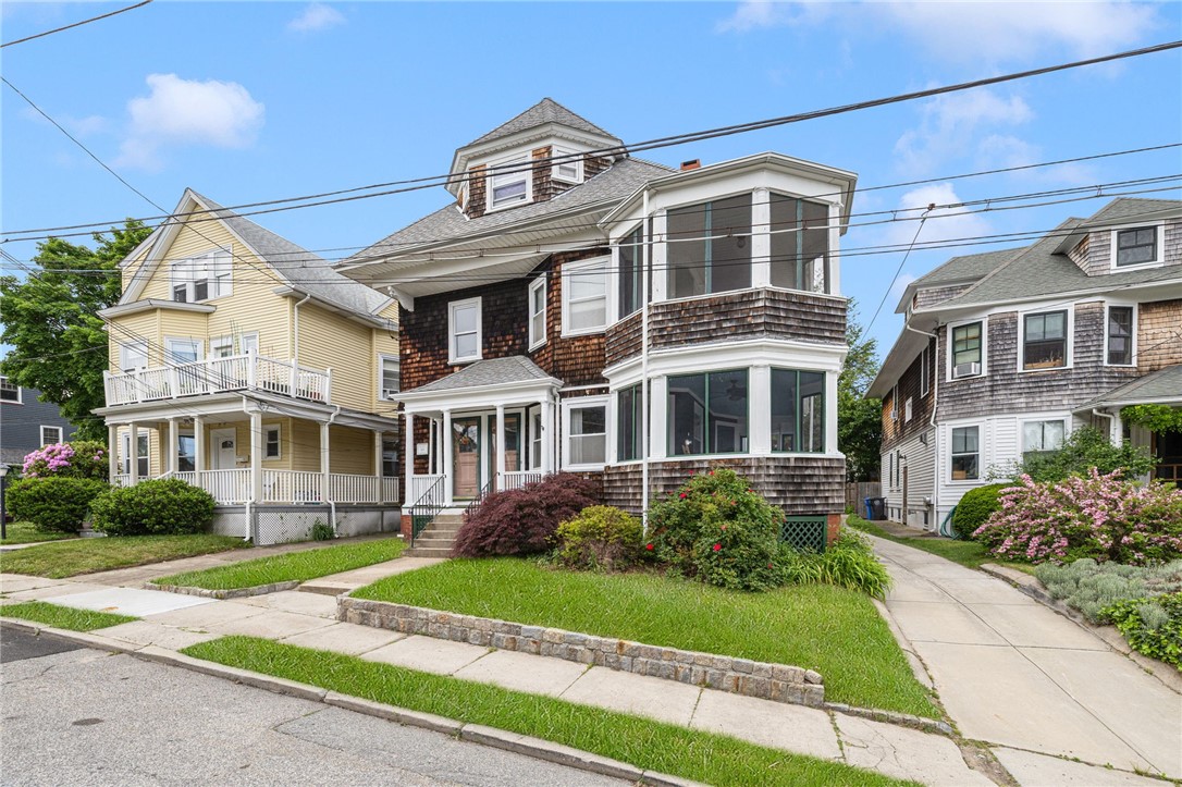 31 Windsor Road, Unit 1 Cranston, RI 02905 - Photo 37 of 44