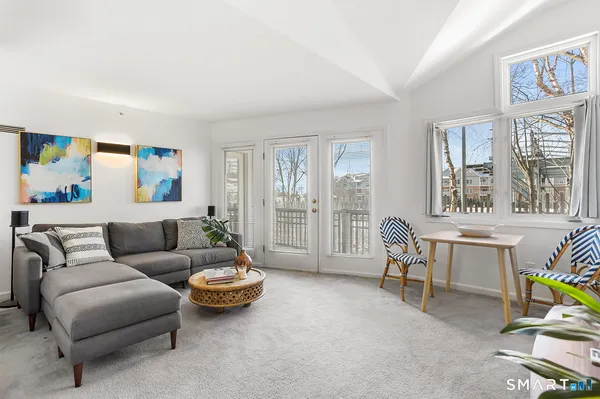 $2,600 | 3250 Fairfield Avenue, Unit 302, Bridgeport, CT 06605