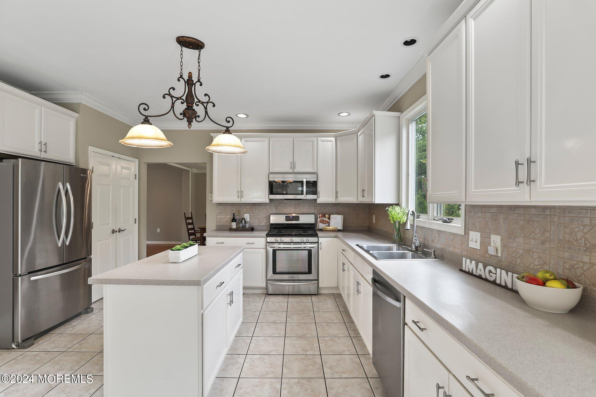 111 Bennington Road Freehold, NJ 07728 - Photo 15 of 70 25-web-or-mls-5W5A9385