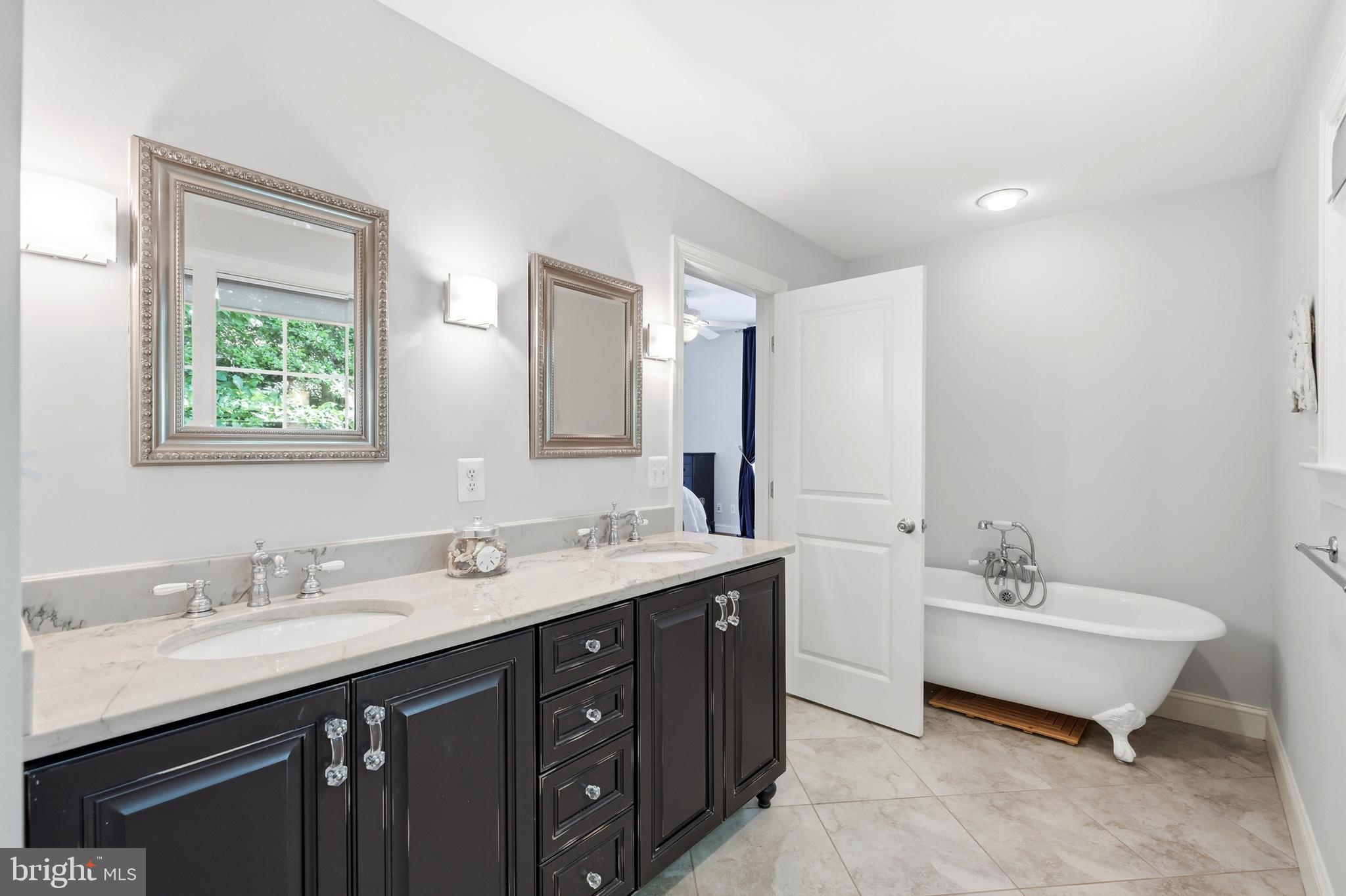 1724 Robinhood Road Annapolis, MD 21401 - Photo 32 of 73 Primary claw foot soaking tub