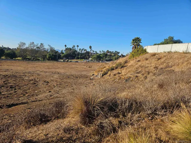 $1,000,000 | 2167 North Santa Fe Avenue, Vista, CA 92084