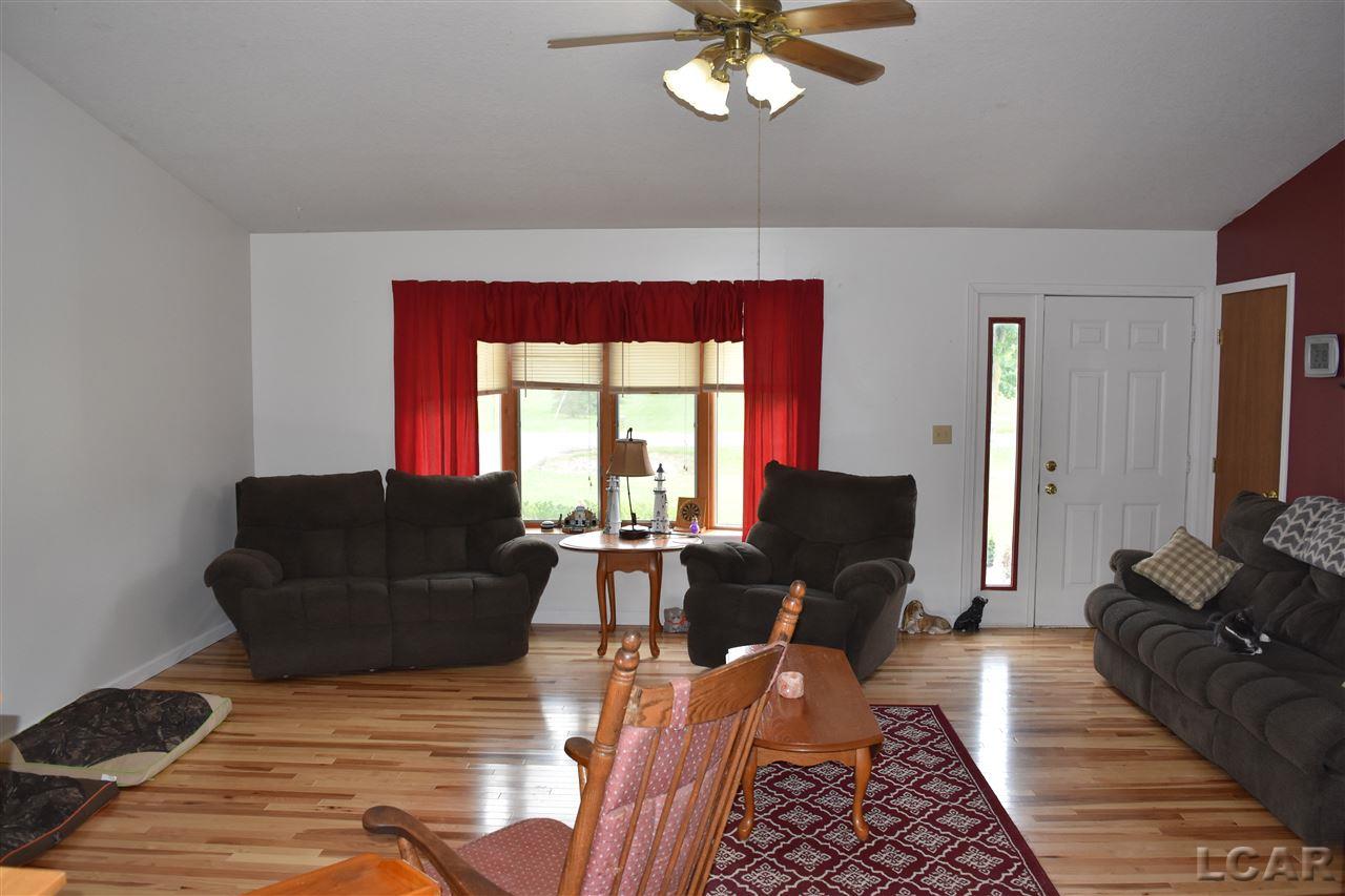 3200 Hunt Road Adrian, MI 49221 - Photo 9 of 24 Great Room