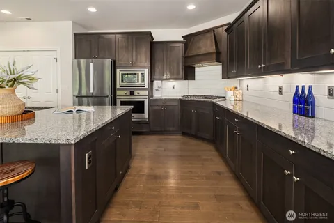 $1,695,000 | 13874 La Vigne Court Northeast, Bainbridge Island, WA 98110