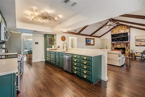 a en suite bathroom with a double vanity sink and a mirror