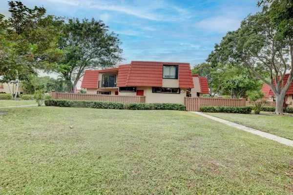 $2,525 | 8279 Severn Drive, Unit C, Boca Raton, FL 33433