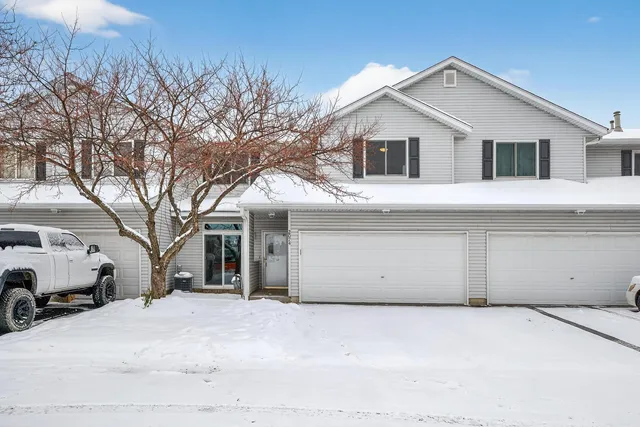 $240,000 | 2074 Parkway Avenue, Shakopee, MN 55379