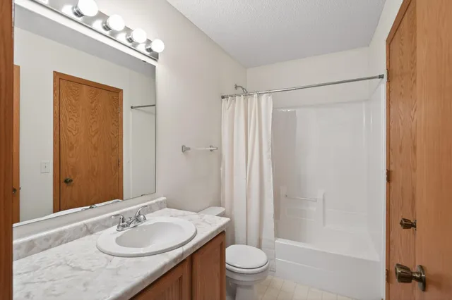 $240,000 | 2074 Parkway Avenue, Shakopee, MN 55379