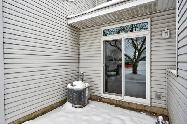 $240,000 | 2074 Parkway Avenue, Shakopee, MN 55379