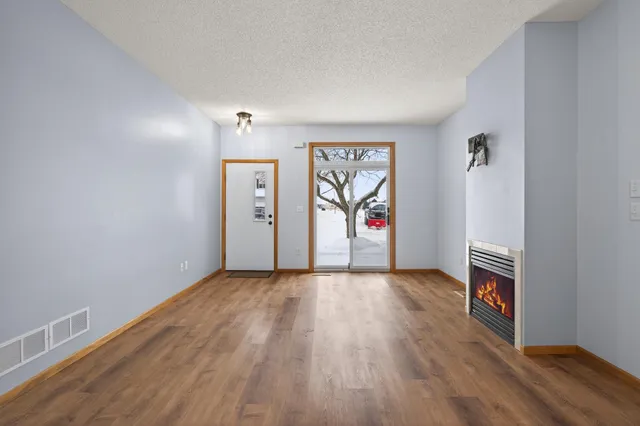 $240,000 | 2074 Parkway Avenue, Shakopee, MN 55379