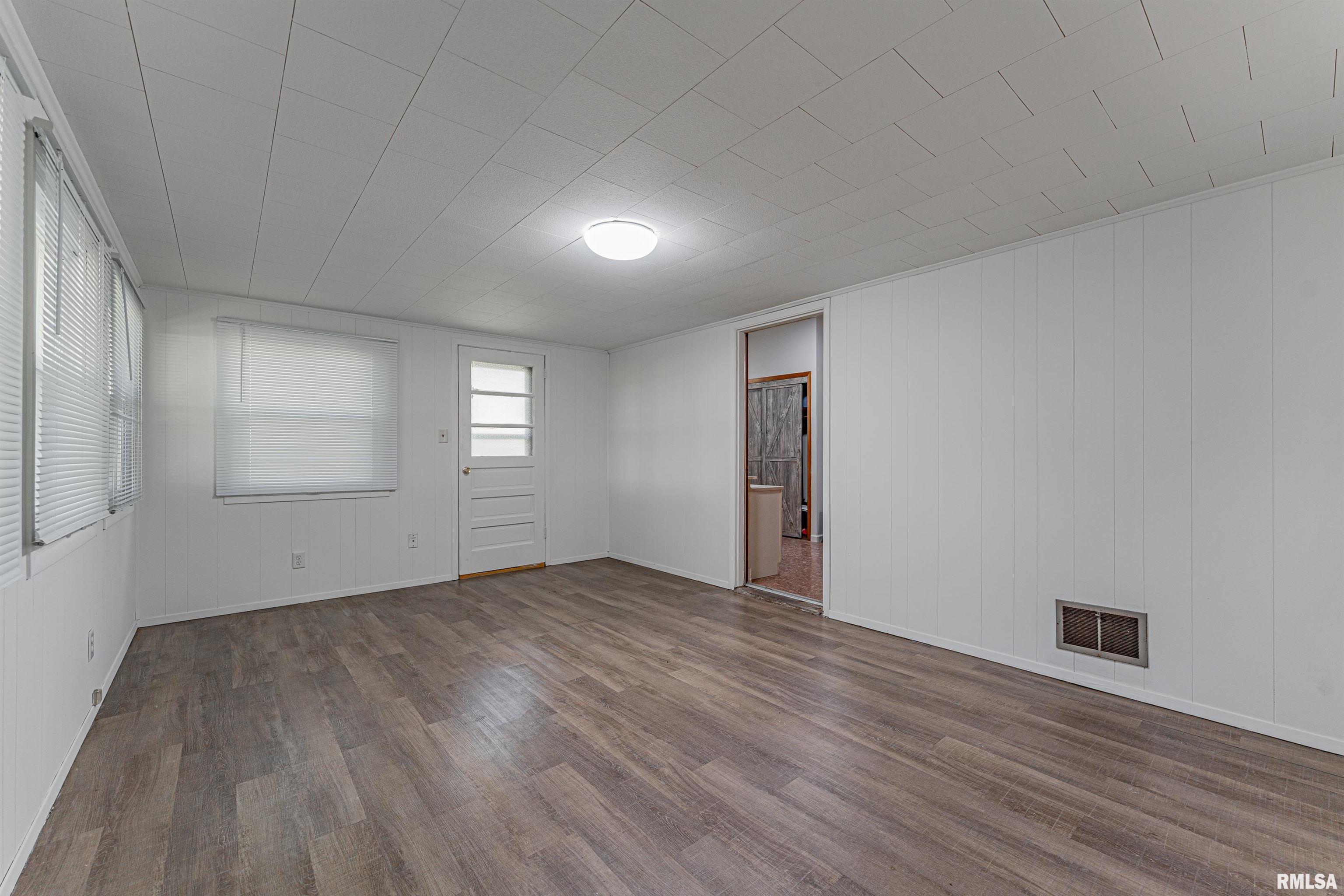 305 Kennedy Road Elkhart, IL 62634 - Photo 11 of 22