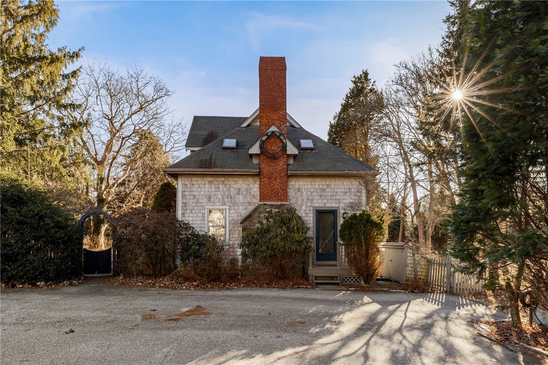 670 Boston Neck Road Narragansett, RI 02882 - Photo 17 of 44 Main Residence