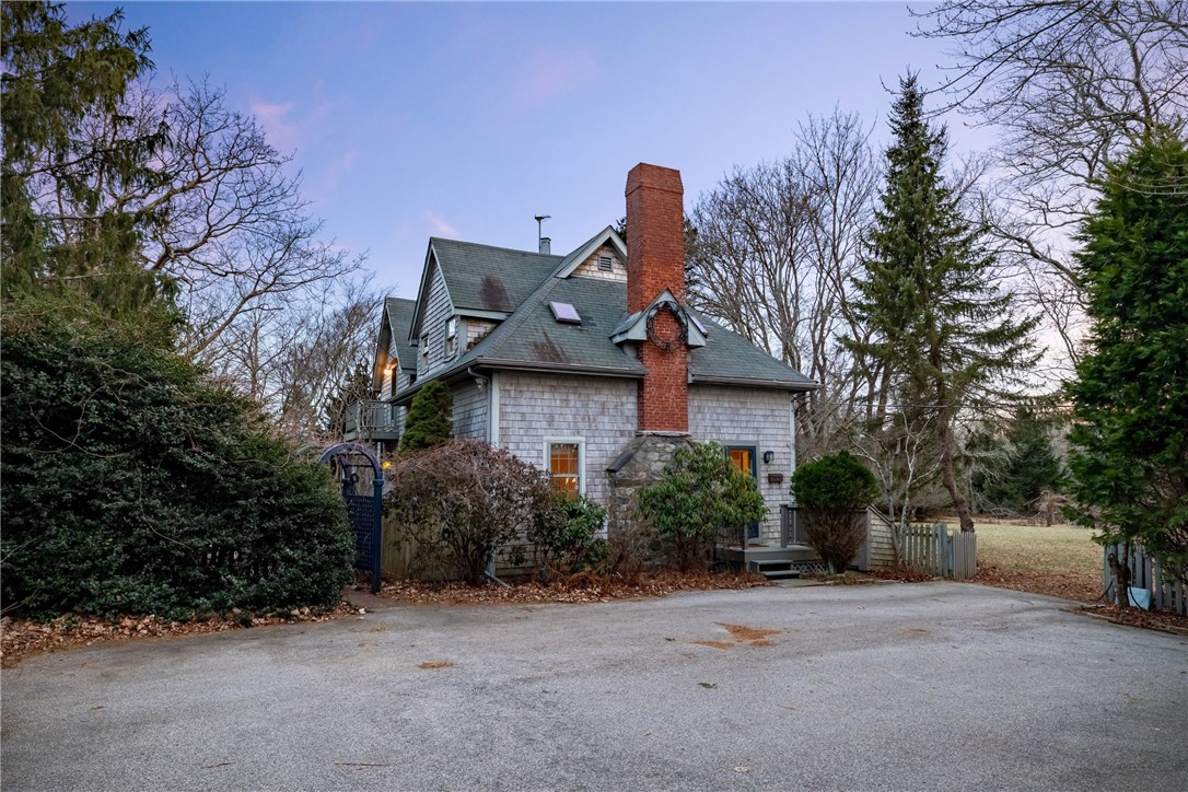 670 Boston Neck Road Narragansett, RI 02882 - Photo 19 of 44 Main Residence
