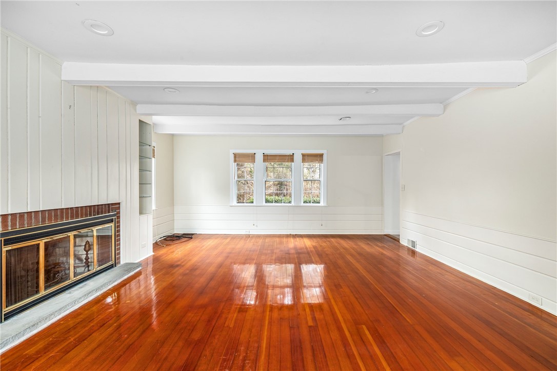 670 Boston Neck Road Narragansett, RI 02882 - Photo 5 of 44 Main Residence
