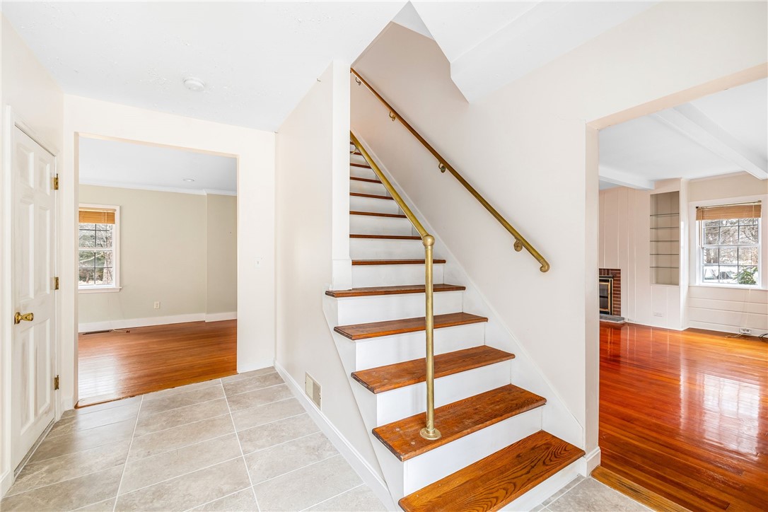 670 Boston Neck Road Narragansett, RI 02882 - Photo 7 of 44 Main Residence