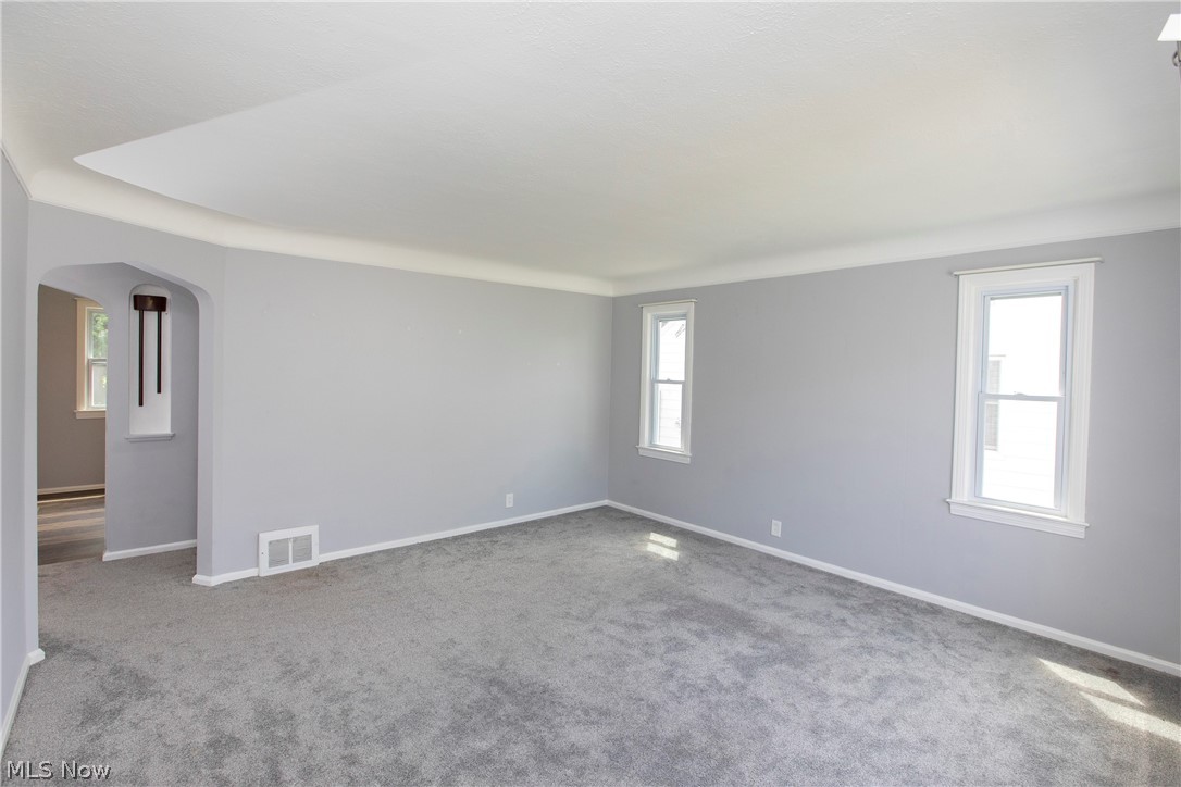 1413 Mayfield Ridge Road Cleveland, OH 44124 - Photo 4 of 35