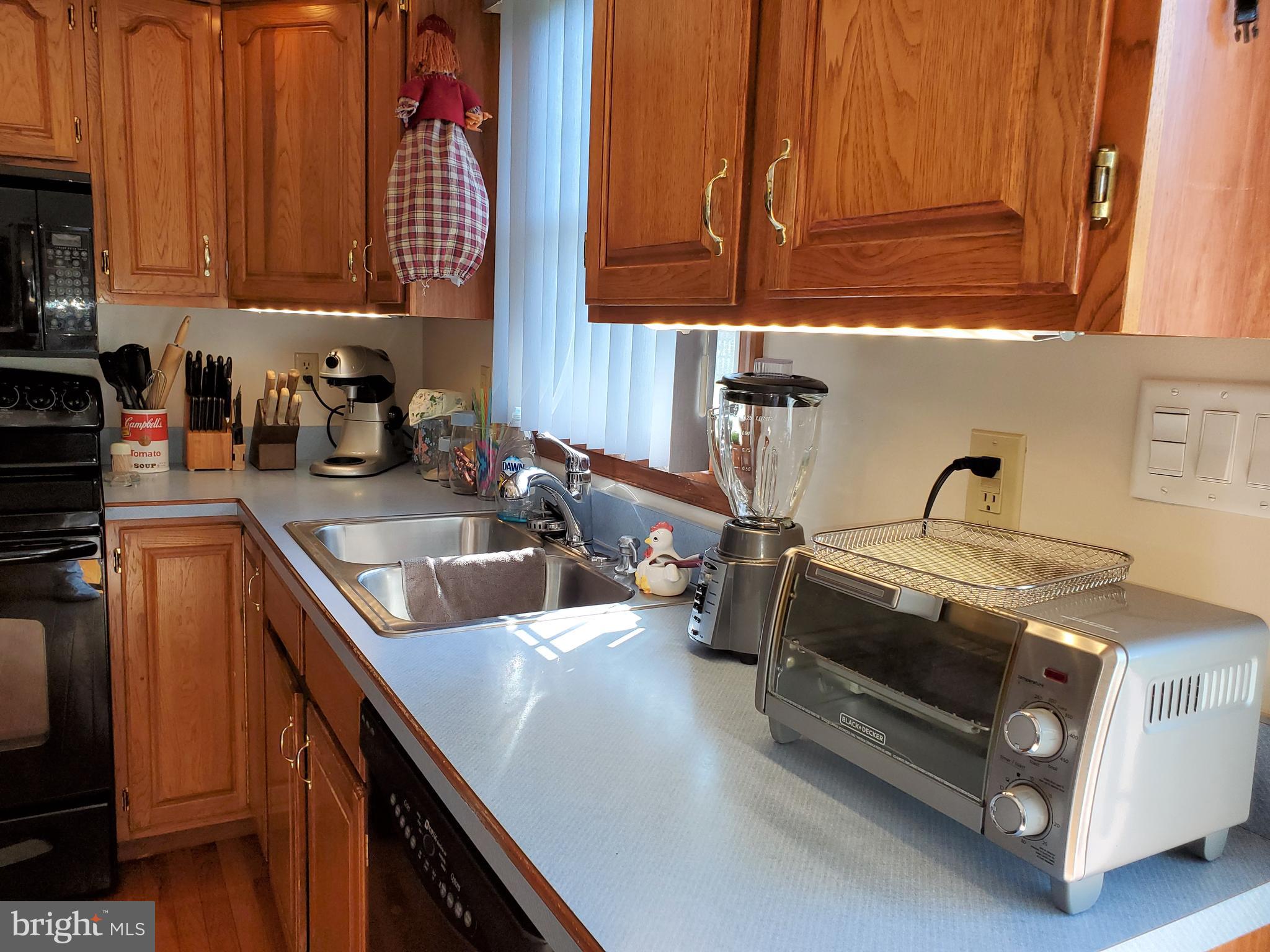 6834 Slabtown Road Waynesboro, PA 17268 - Photo 12 of 39 Under Cabinet Lighting