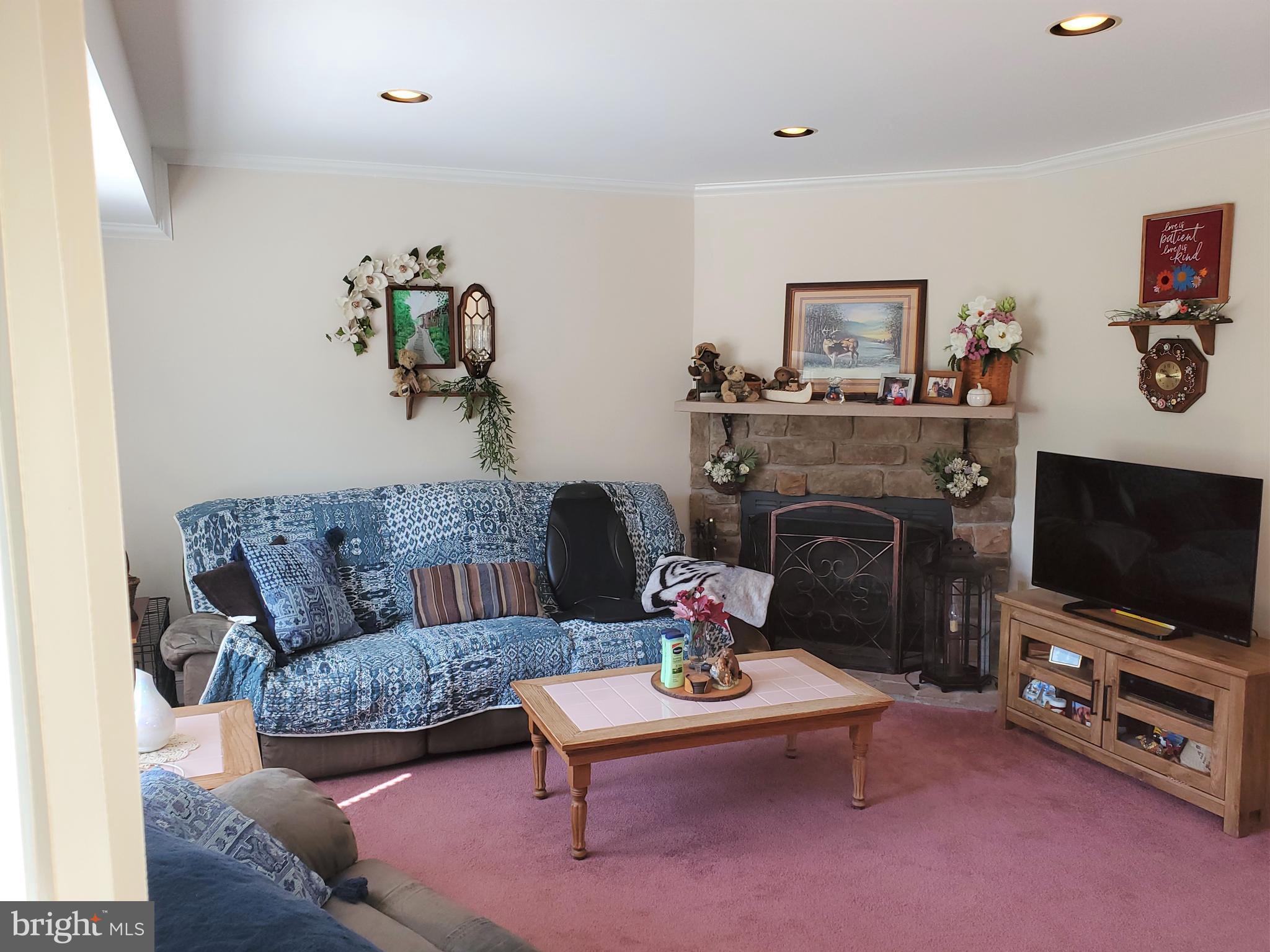6834 Slabtown Road Waynesboro, PA 17268 - Photo 13 of 39 Family Room off Kitchen