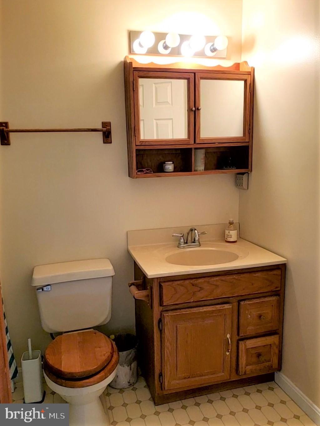 6834 Slabtown Road Waynesboro, PA 17268 - Photo 24 of 39 Full Bath in Upper Hall