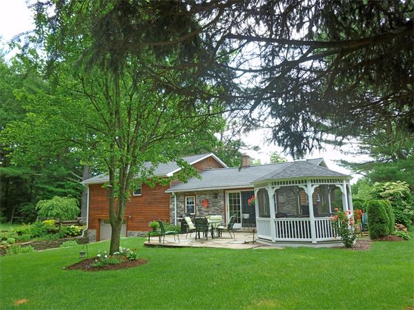 105 Pomeroy Meadow Road Southampton, MA 01073 - Photo 1 of 23