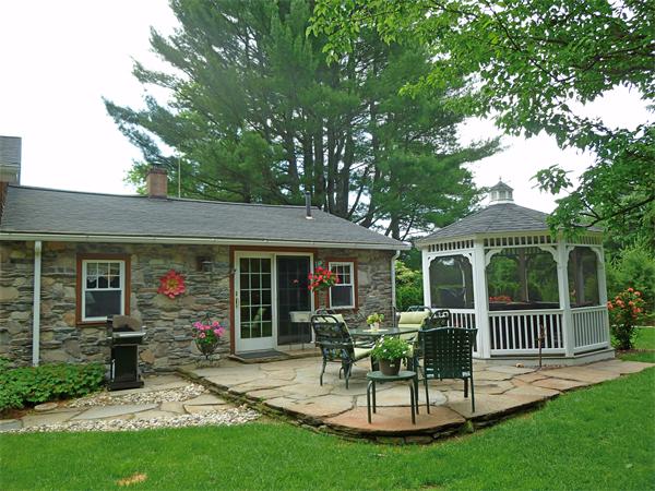105 Pomeroy Meadow Road Southampton, MA 01073 - Photo 3 of 23