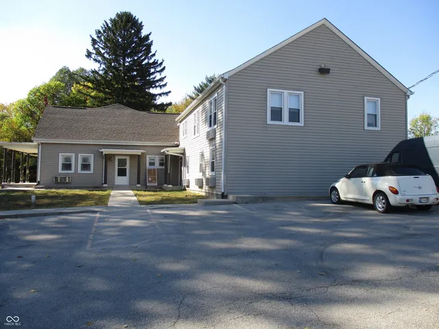 $825,000 | 2262 West U.S. Highway 36, Danville, IN 46122