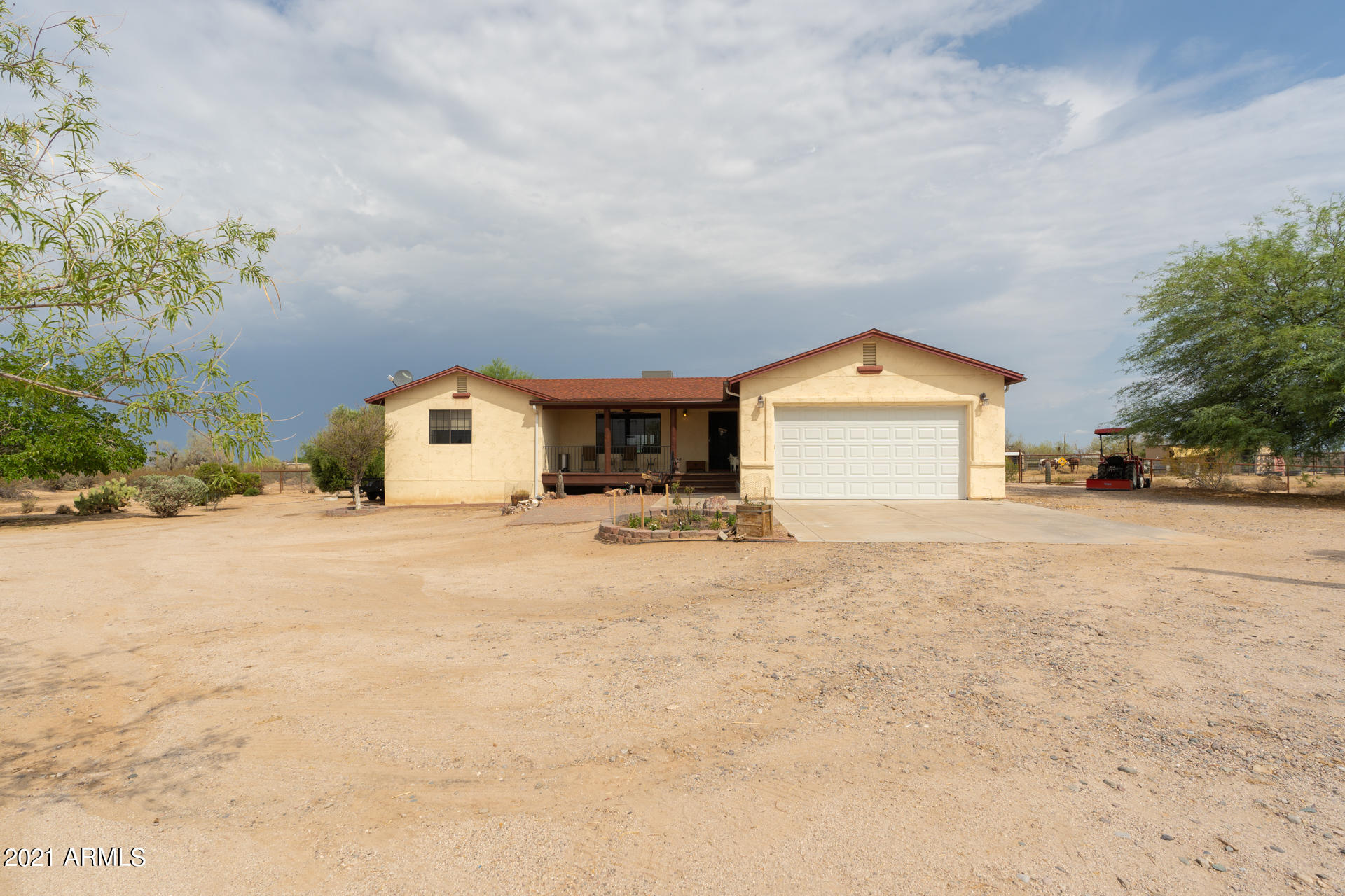 13702 North Hexcel Road Florence, AZ 85132 - Photo 1 of 44 Front of Home