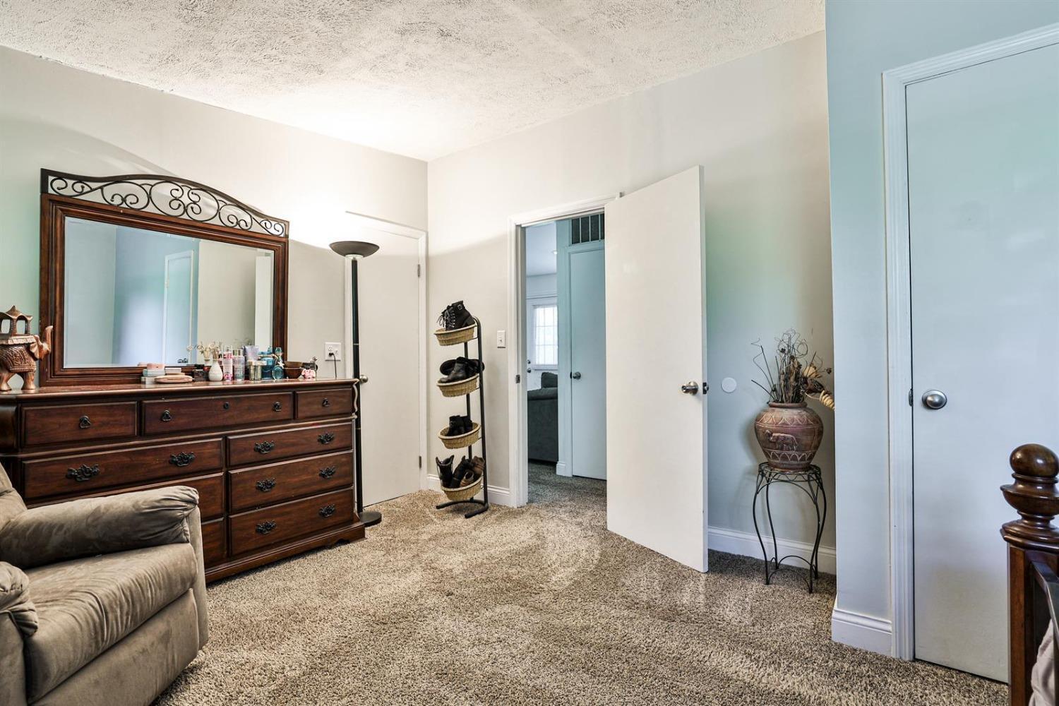 3177 Crest Road Cincinnati, OH 45251 - Photo 13 of 35 Gallery Image 13