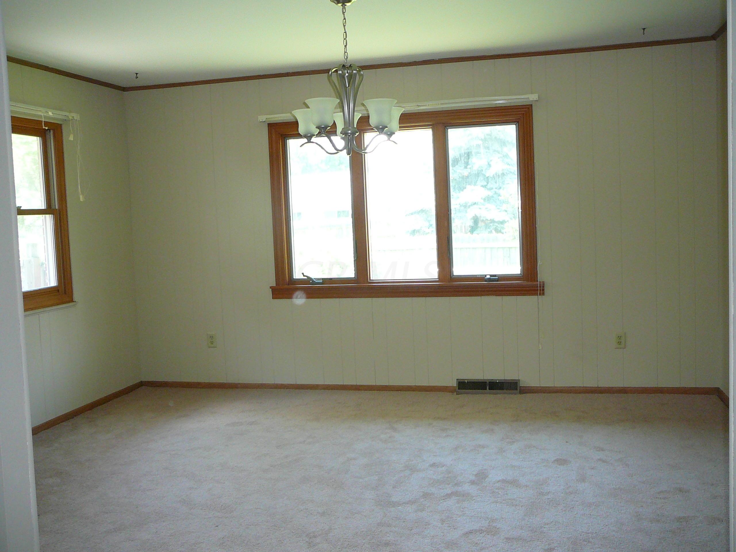 4431 Kenfield Road Columbus, OH 43224 - Photo 9 of 27 Gallery Image 9