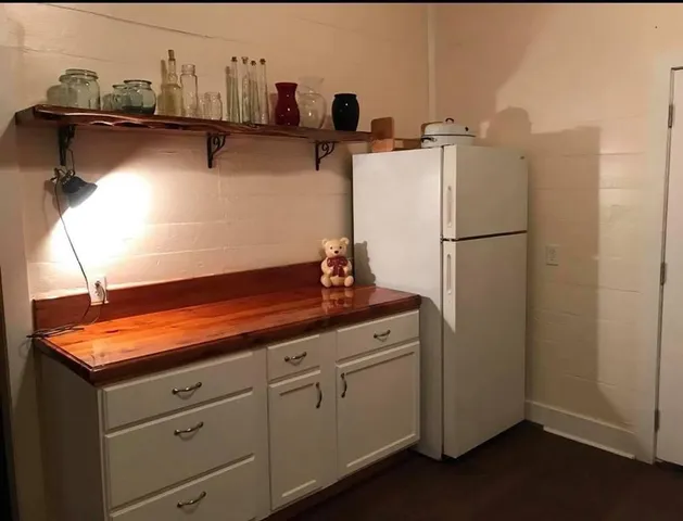 a close view of sink and tap